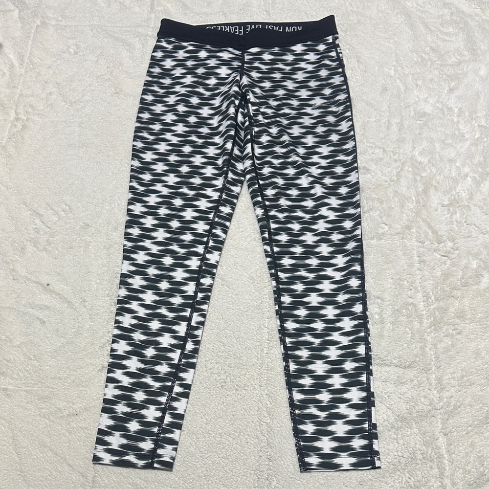 Nike | size medium | black and white legging